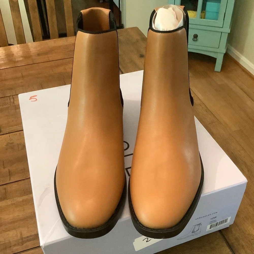 NIB AEROSOLES Tropea Camel Color Ankle Chelsea Boots Womens Sz 10